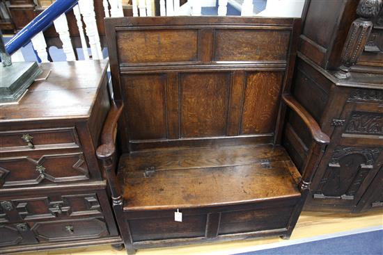 An 18th century open arm settle, W.3ft 4in.